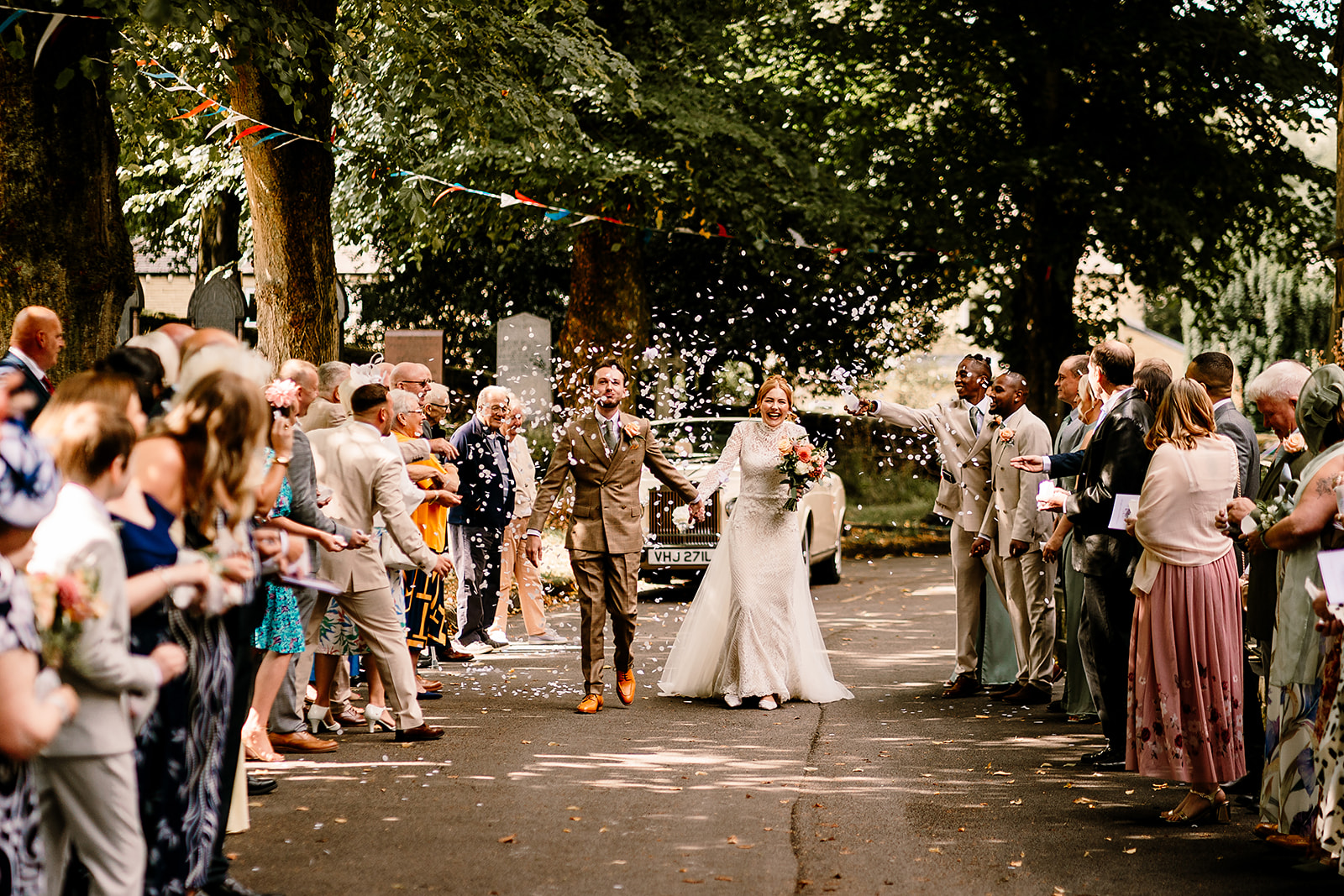 confetti bride & groom