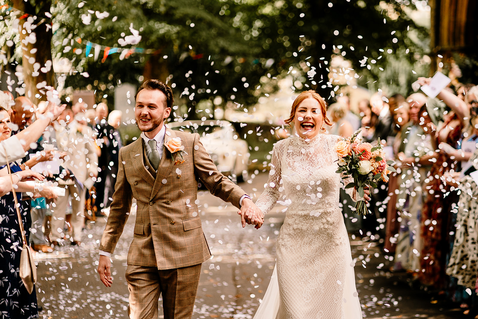 confetti bride & groom