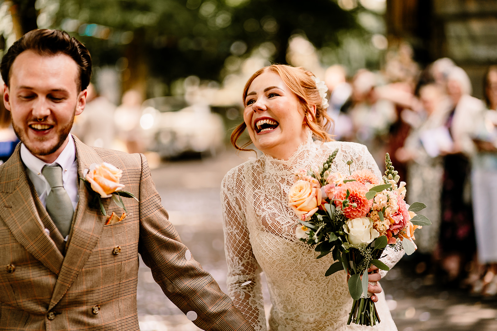 confetti bride & groom